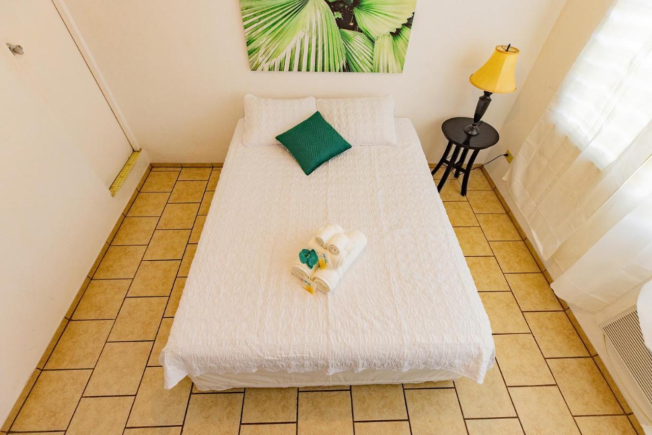 Vieques Tropical Guest House Bagian luar foto